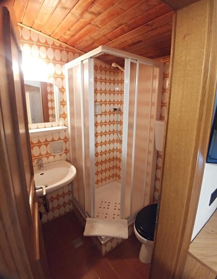 Small Single Room,1033423727:JPEG