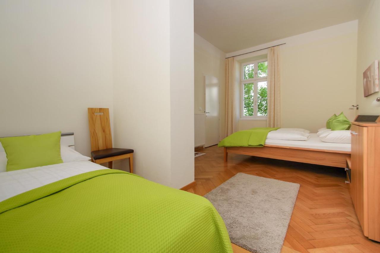 One-Bedroom Apartment Balcony Mountain View
