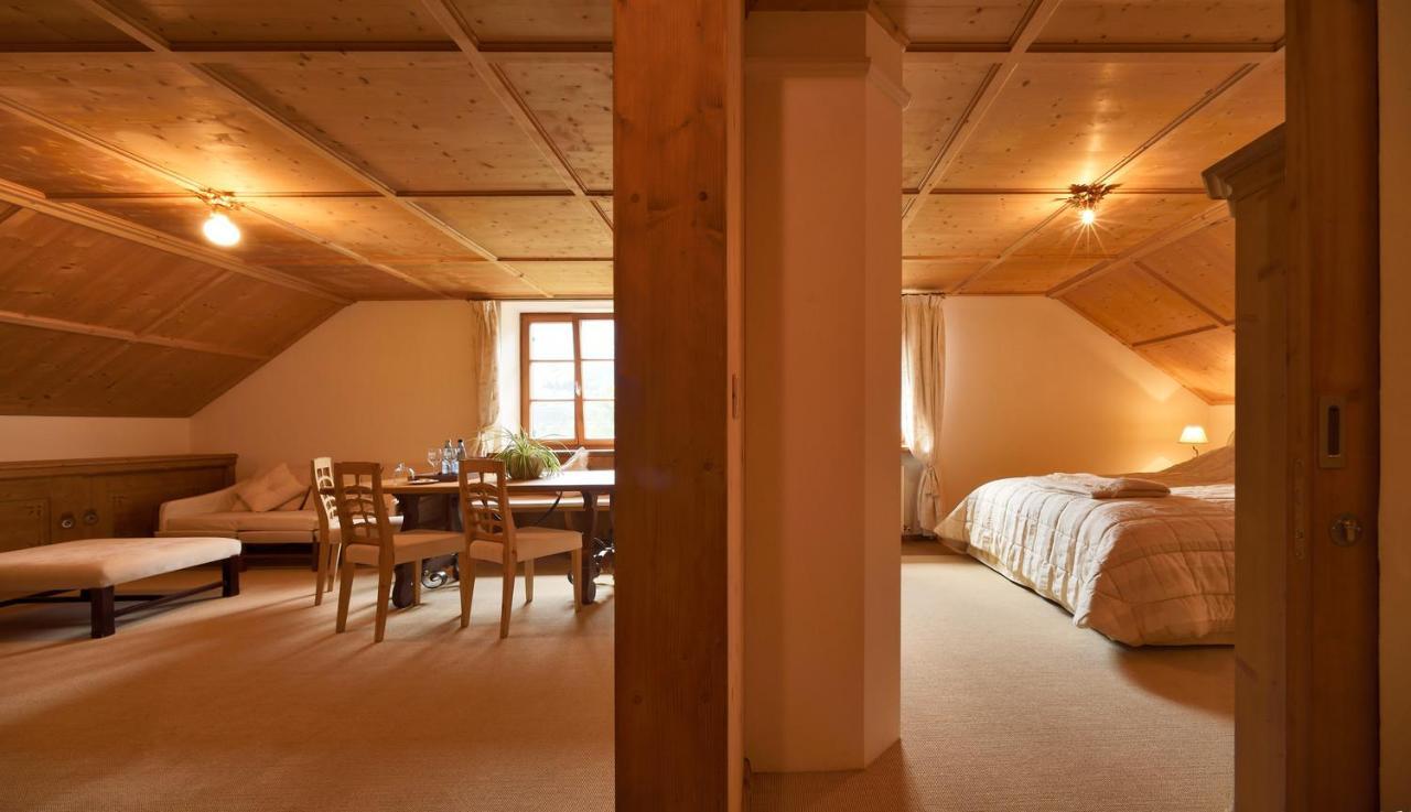 One-Bedroom Apartment Attic,1287003208:JPEG