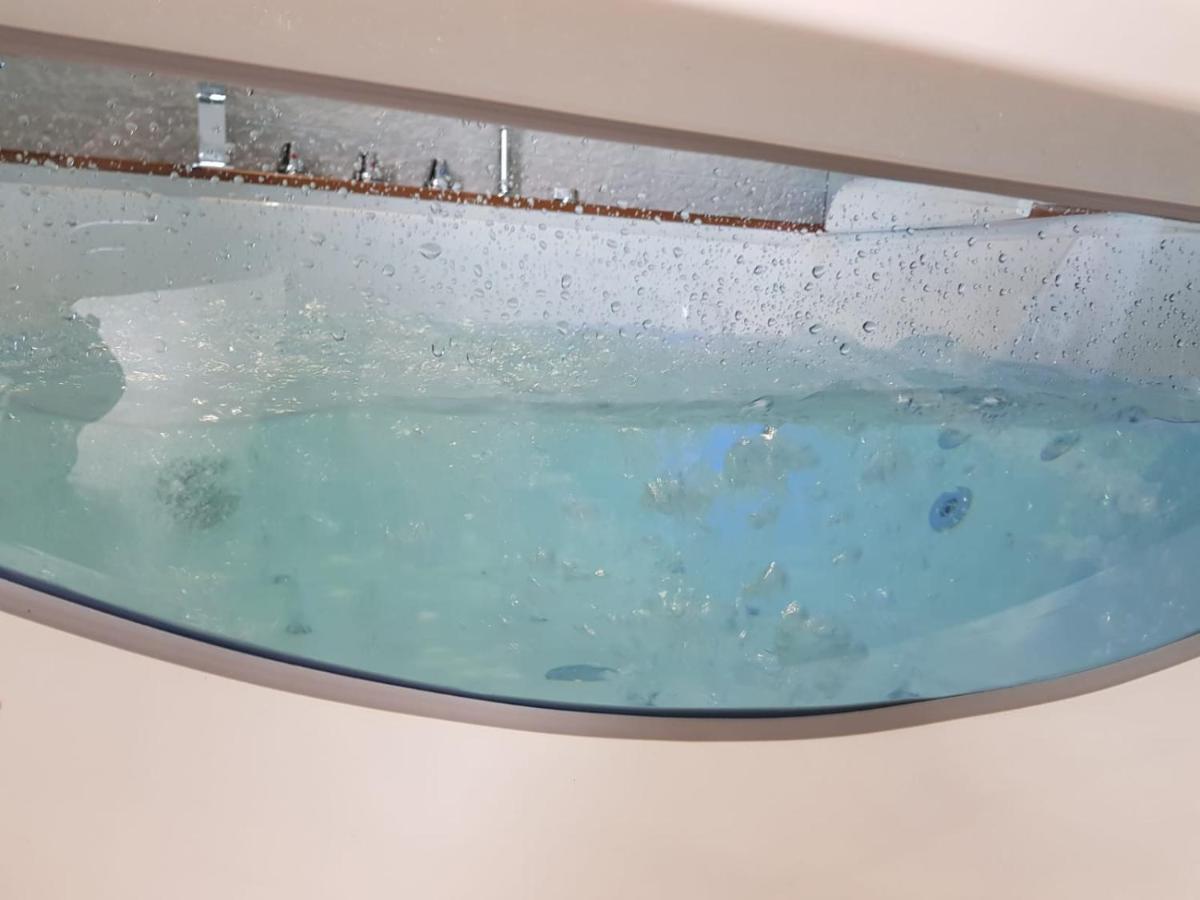 King Room Spa Bath