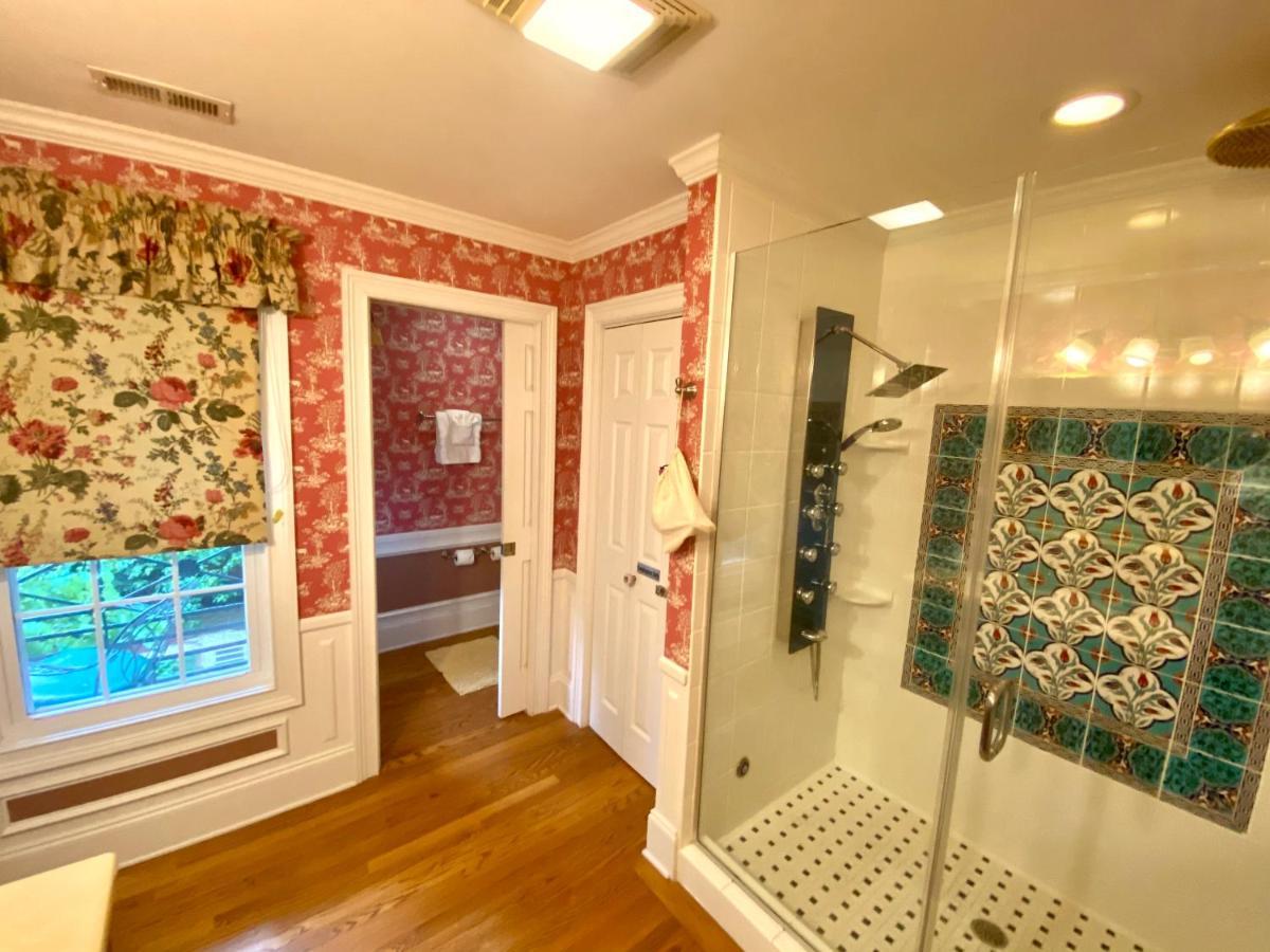 Azalea Suite
