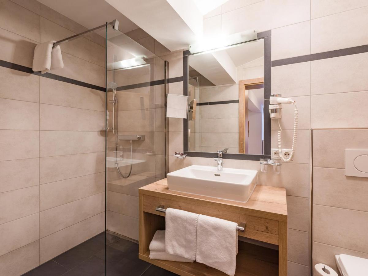 Double Room with Balcony,1039152385:JPEG