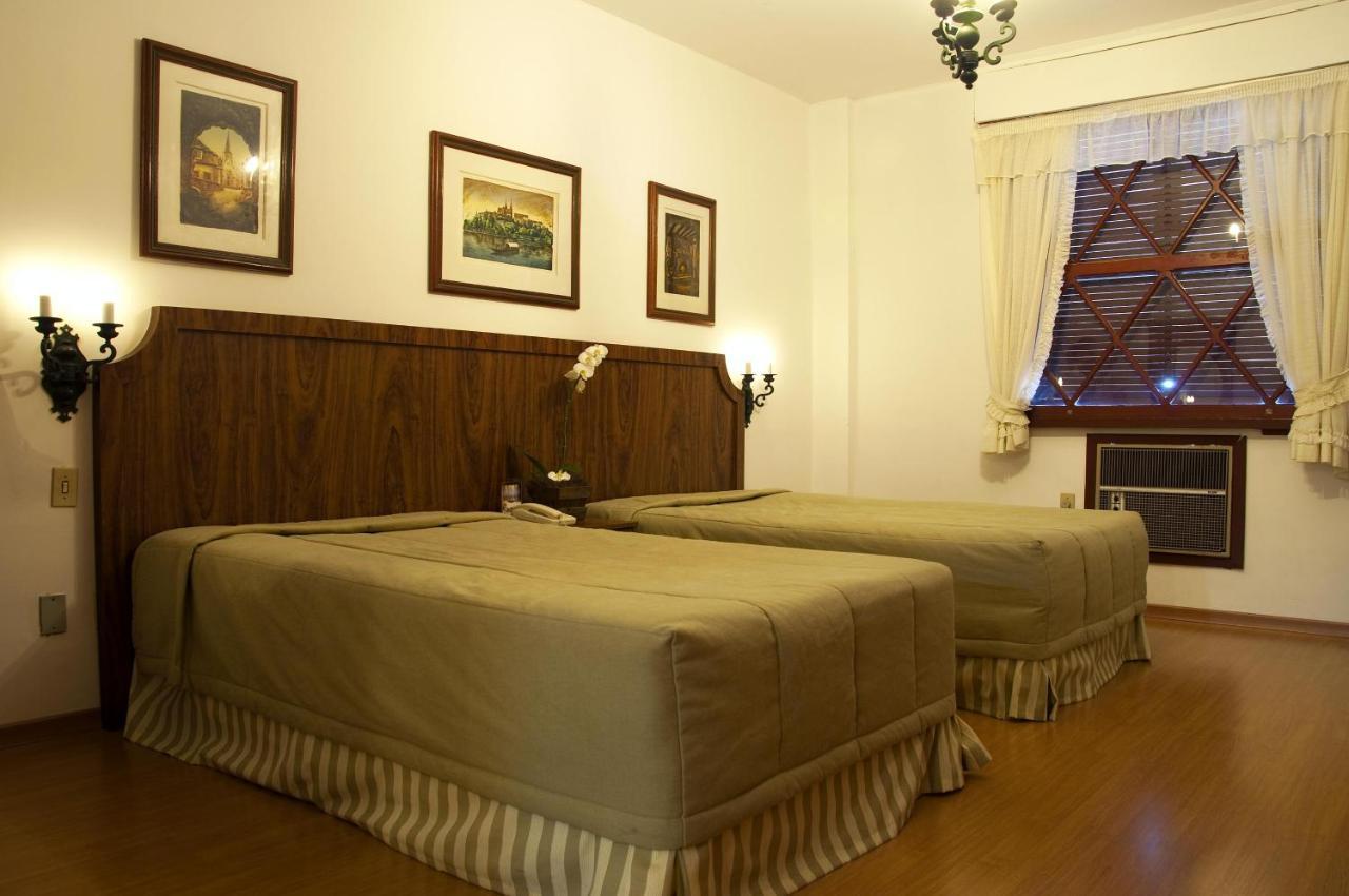 Quarto com Cama de Casal ou 2 de Solteiro