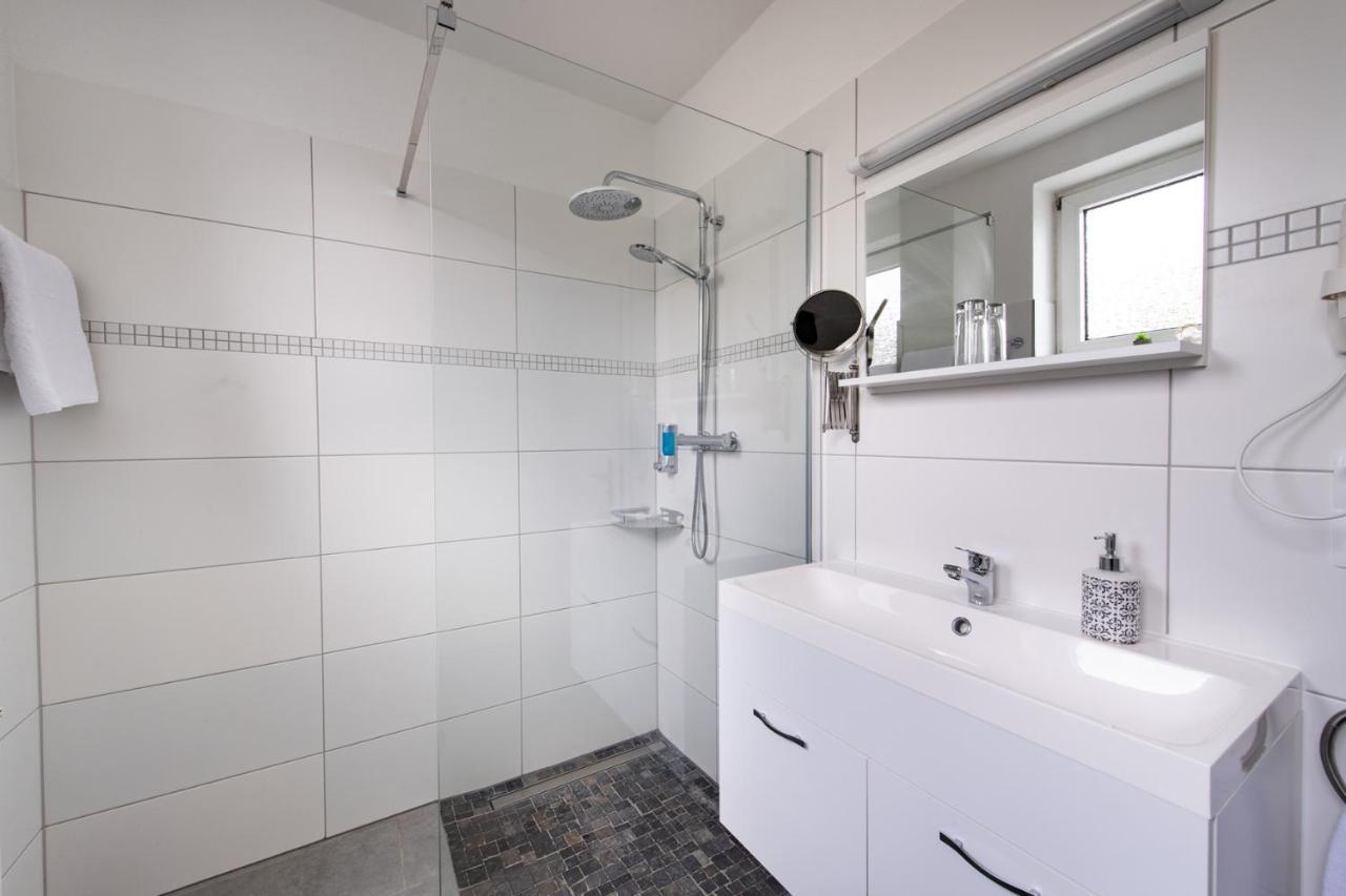 Standard Single Room,641675682:JPEG