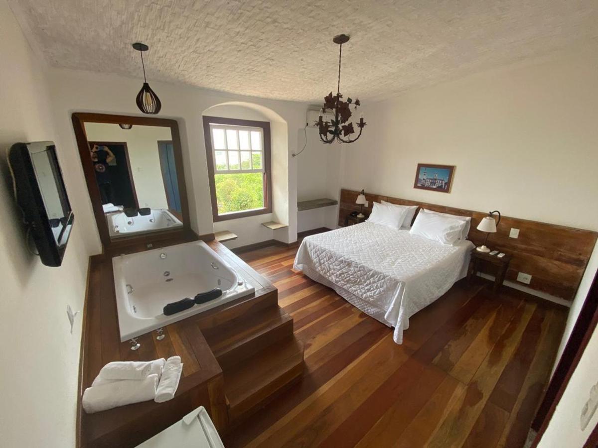 Suíte Super Luxo com Banheira de Hidromassagem e Ar condicionado