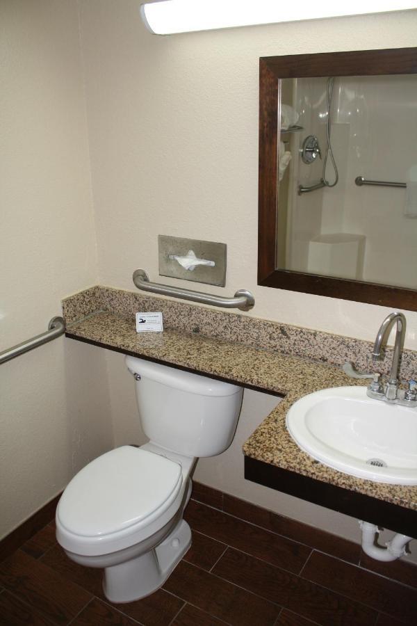 King Room - Accessible/Non-Smoking