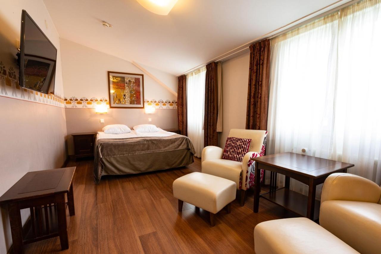 Classic Double Room,1069518307:JPEG