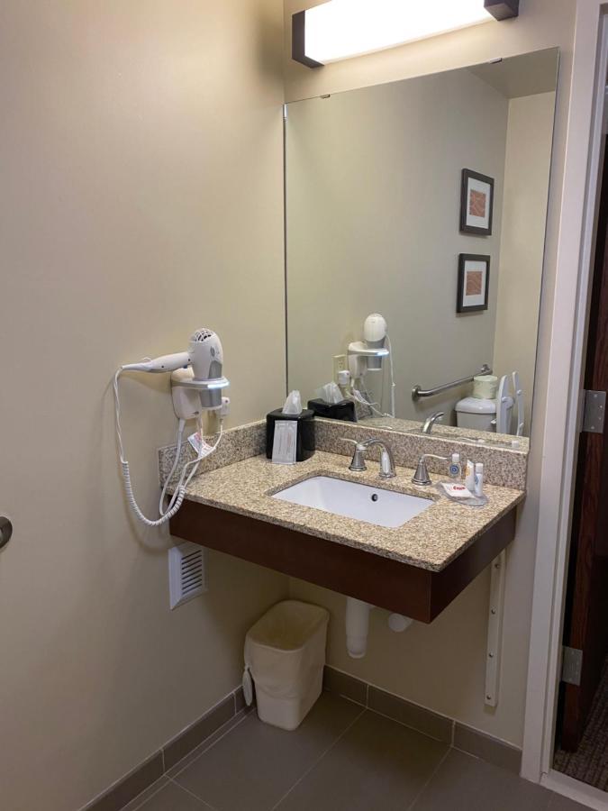 King Room Accessible or Non-Smoking