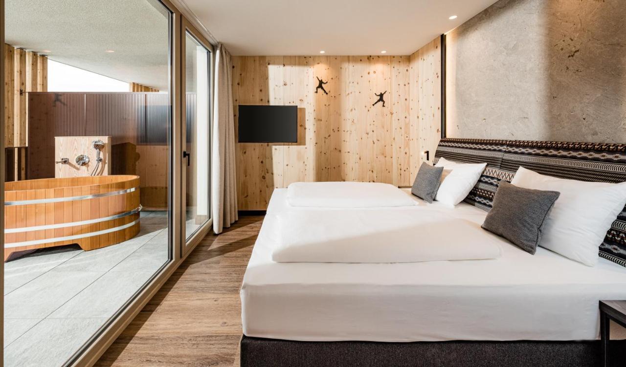 Deluxe Suite,1038553837:JPEG