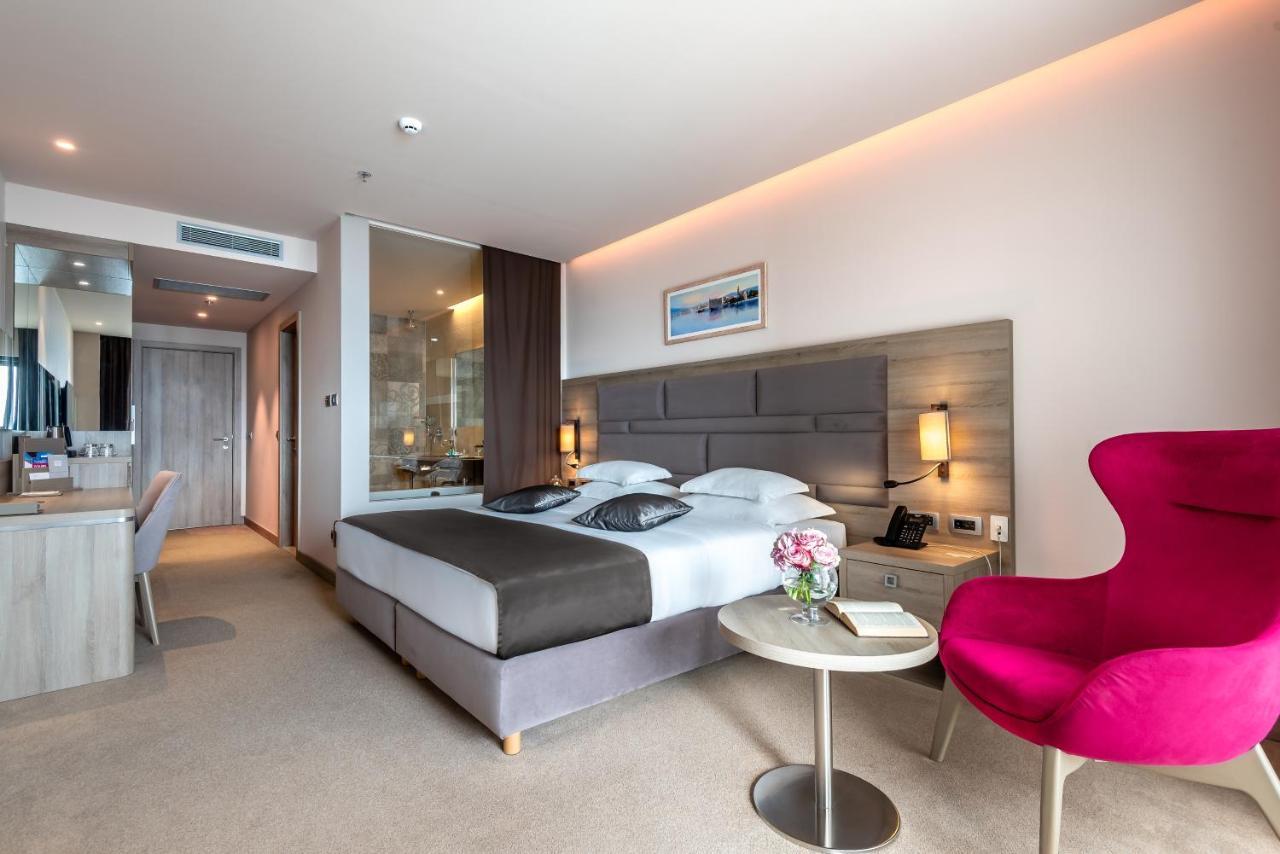 Deluxe Double or Twin Room Balcony Sea View
