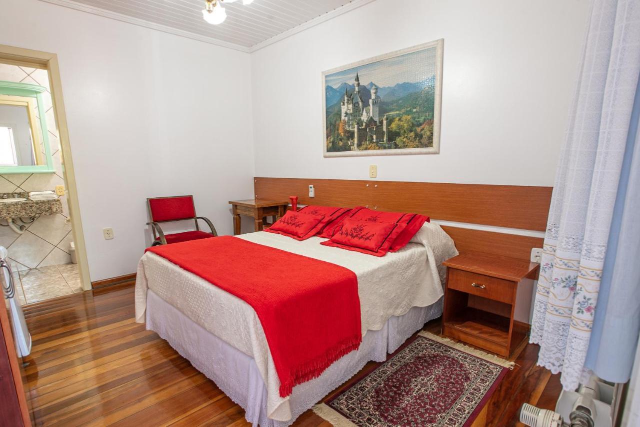 Standard Double or Twin Room,1038777610:JPEG