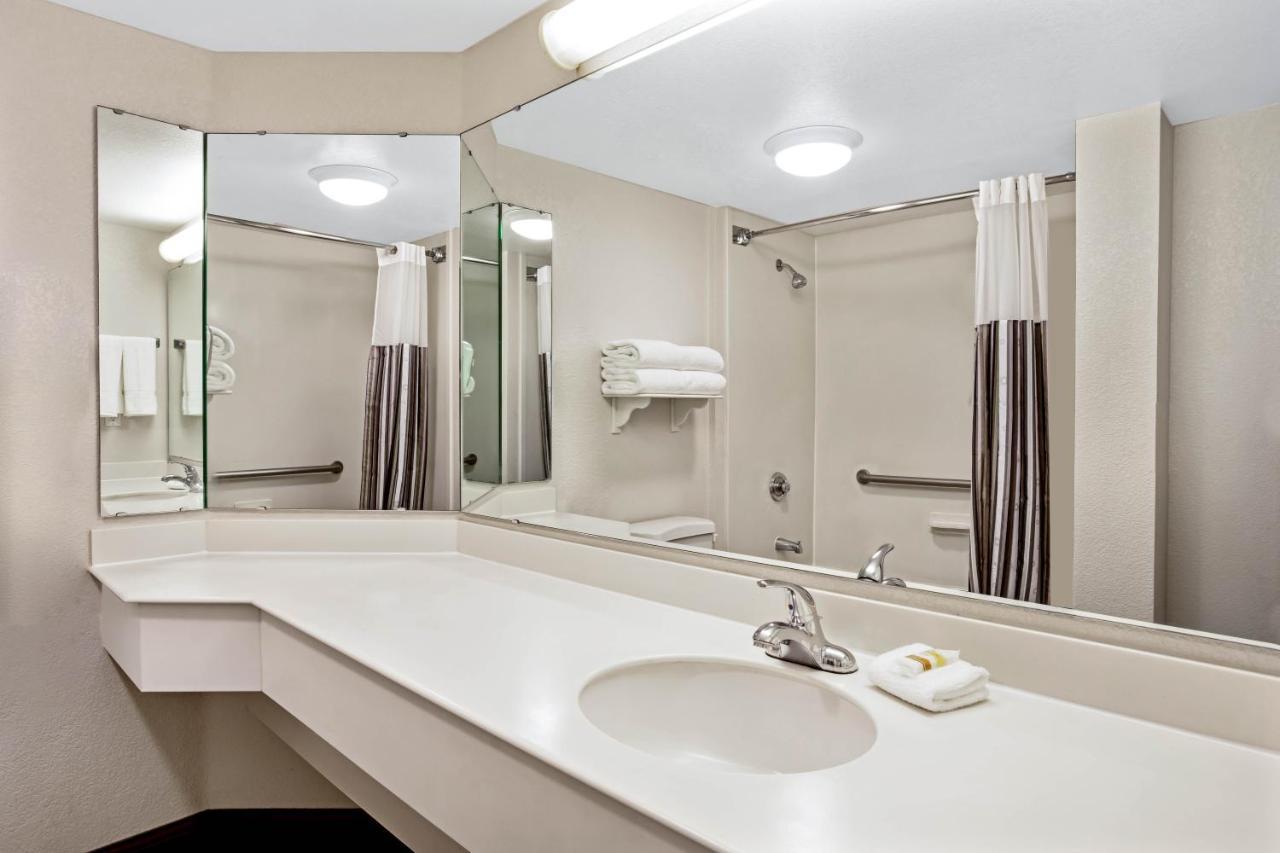 King Room - Pet Friendly/Non-Smoking