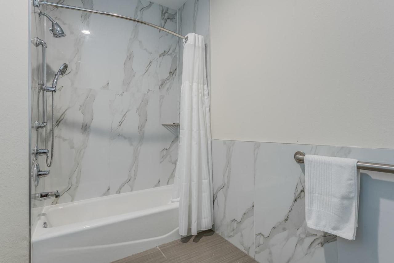 Queen Room with Two Queen Beds - Disability Access