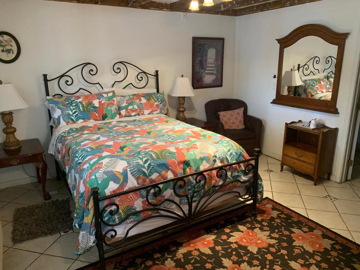 Standard Queen Room