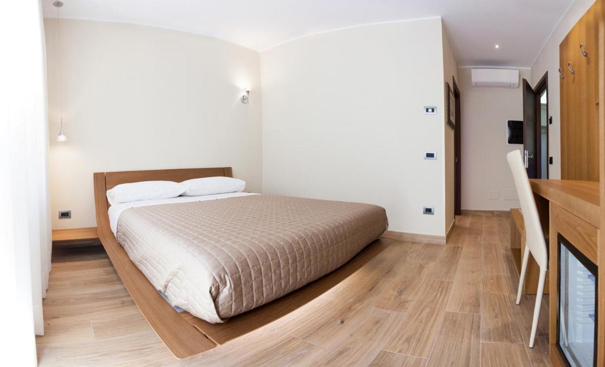 Deluxe Room,1039444258:JPEG