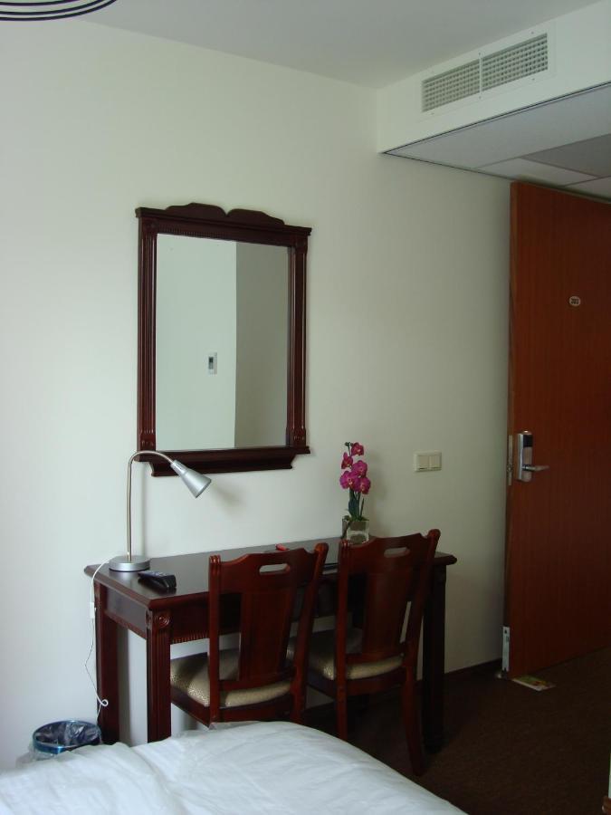 Standard Double or Twin Room,49320603:JPEG