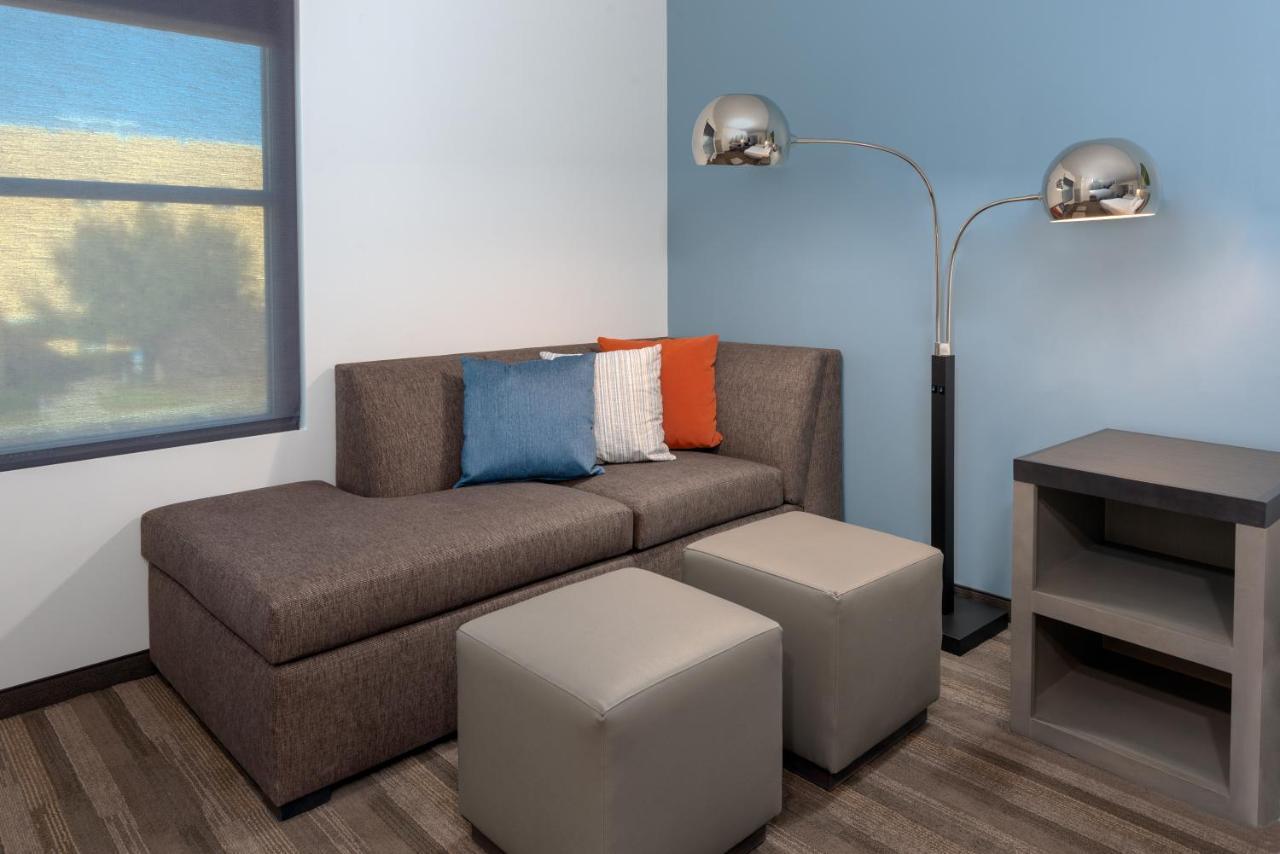 Den Guestroom Two Queen Beds
