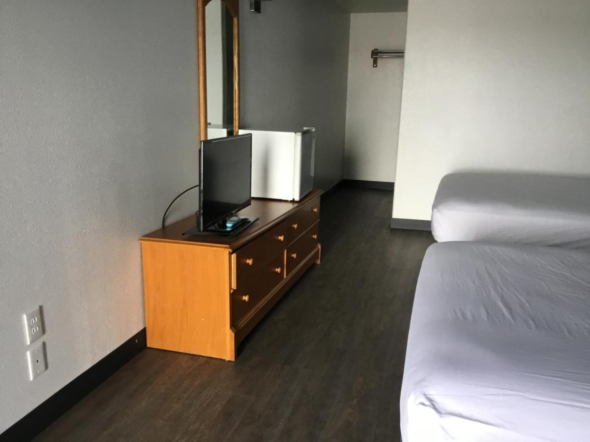 Deluxe Queen Room with Two Queen Beds - Non-Smoking