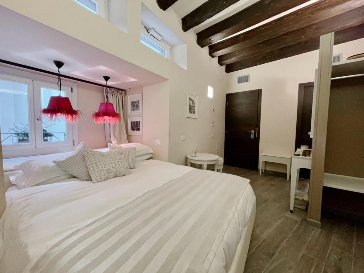 Deluxe Double Room,248527557:JPEG