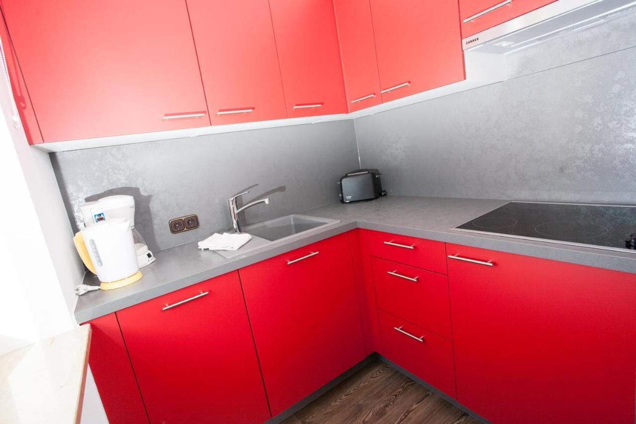 Apartment 32