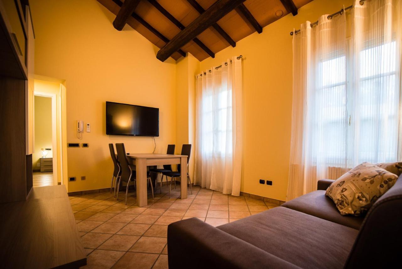 One-Bedroom Apartment,1042313350:JPEG