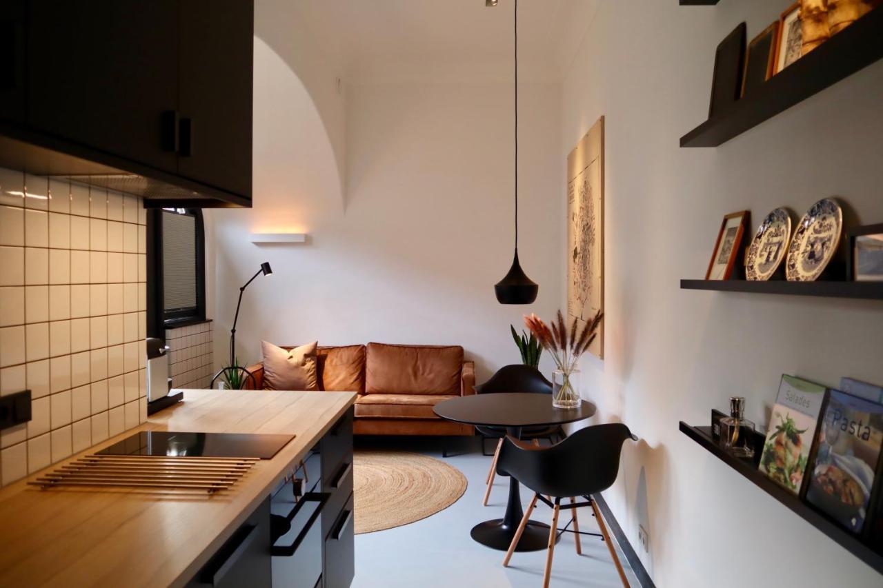 One-Bedroom Apartment,1042883650:JPEG