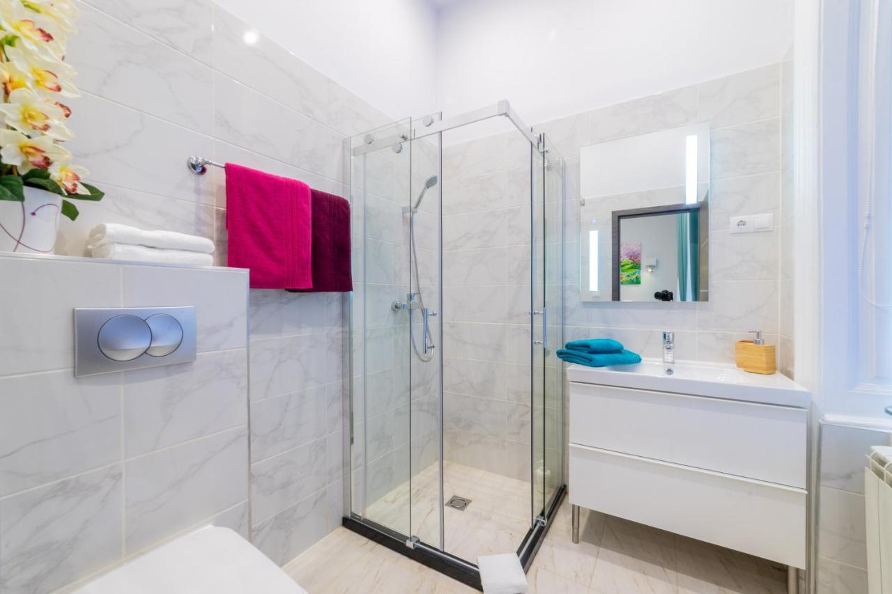 Quarto Deluxe com Cama de Casal ou 2 de Solteiro