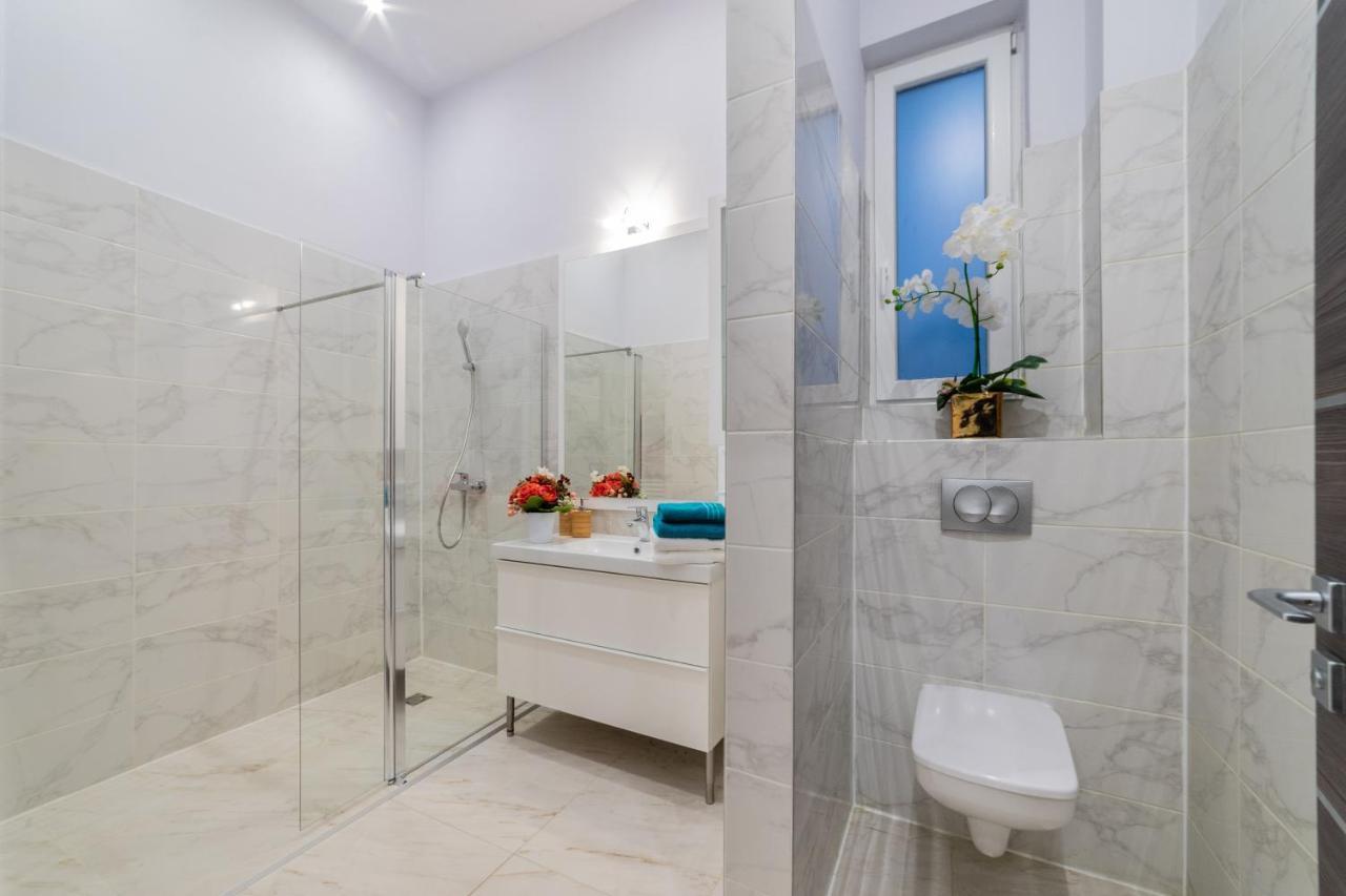 Quarto Grande com Cama de Casal ou 2 de Solteiro