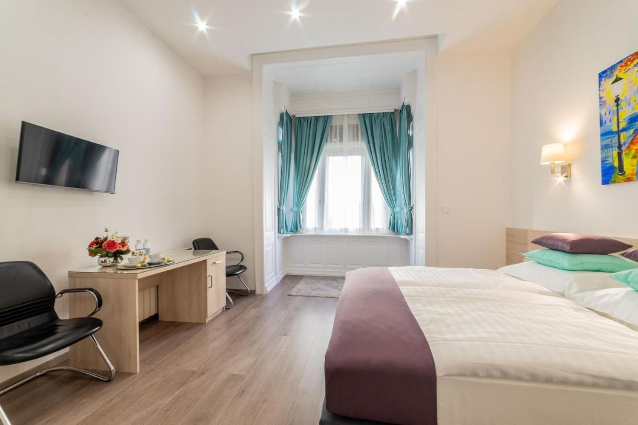 Deluxe Double or Twin Room City View