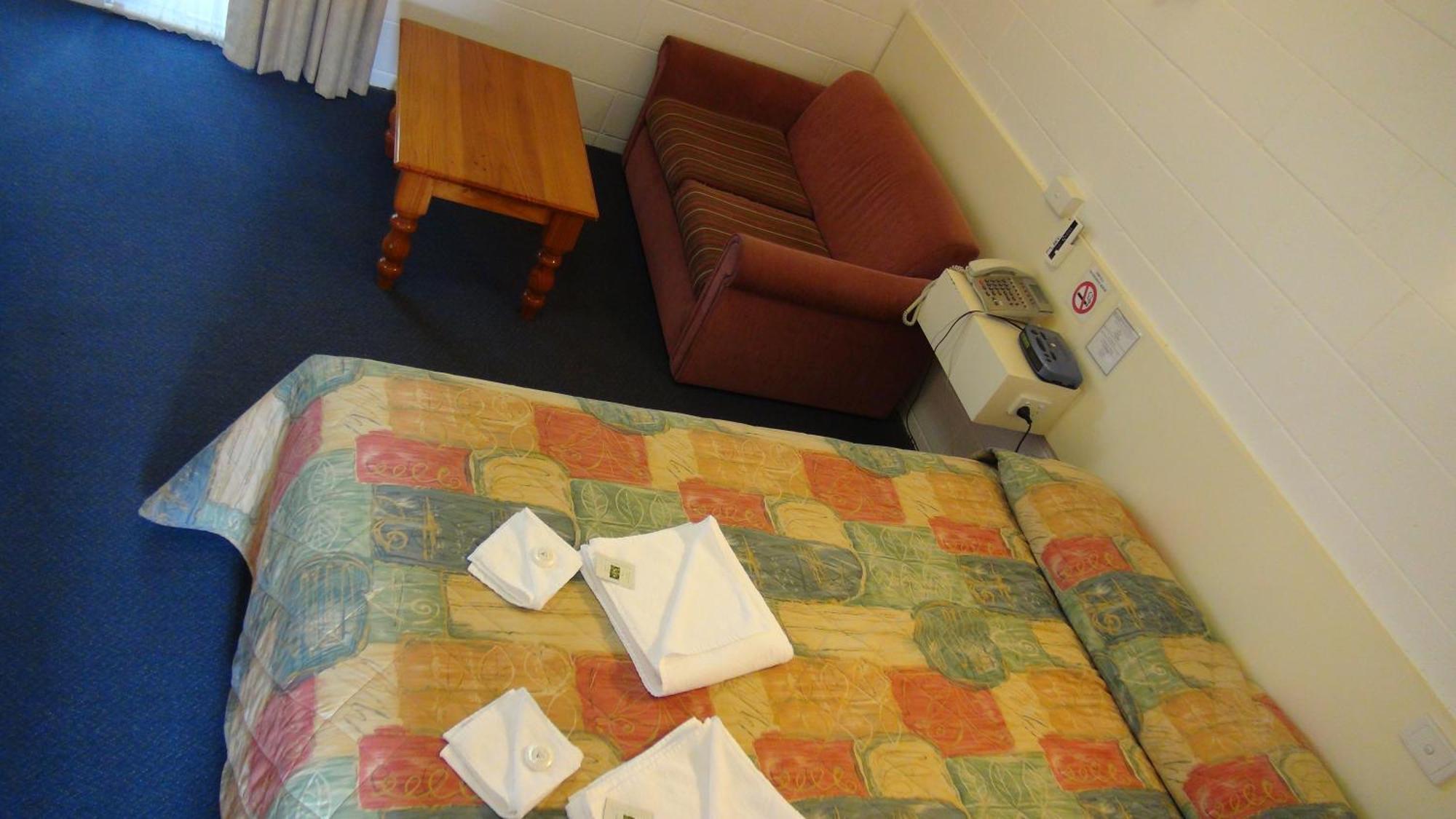 Family Room,104746226:JPEG