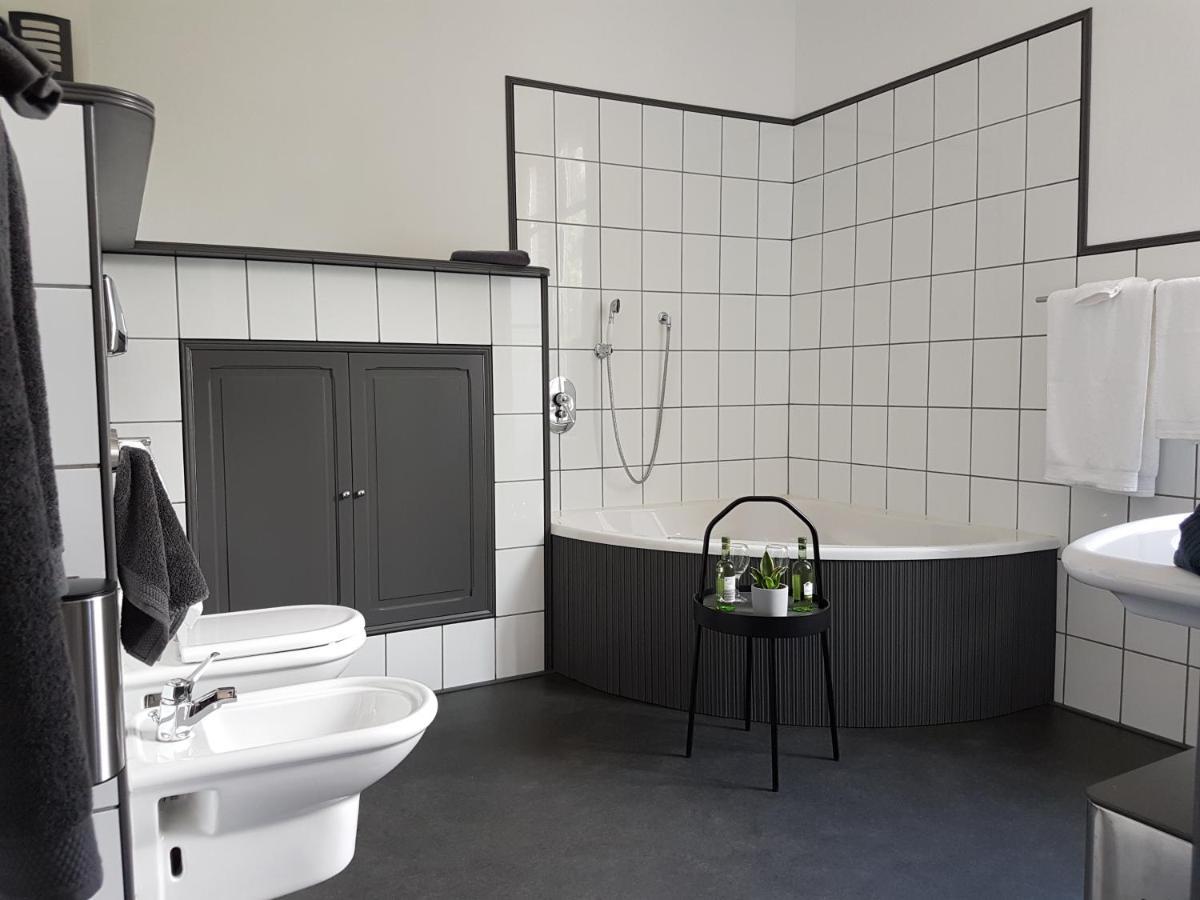 Deluxe Double Room Bath