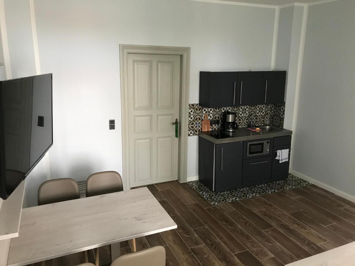 Executive Suite,1058011627:JPEG