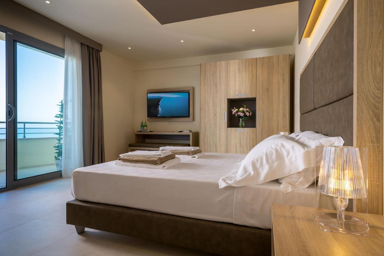 Deluxe Double Room with Sea View,1067236108:JPEG