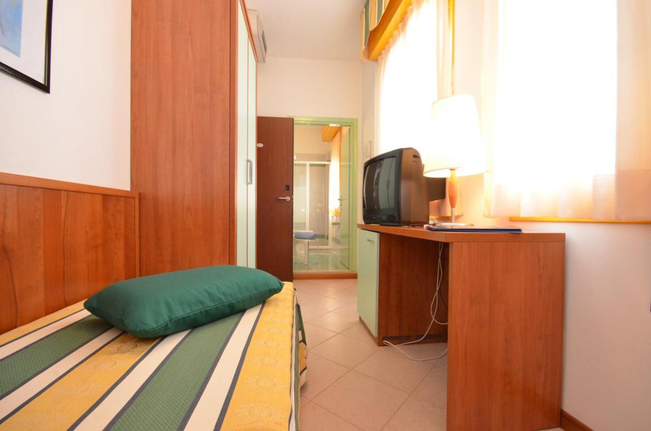 Single Room,1363560152:JPEG