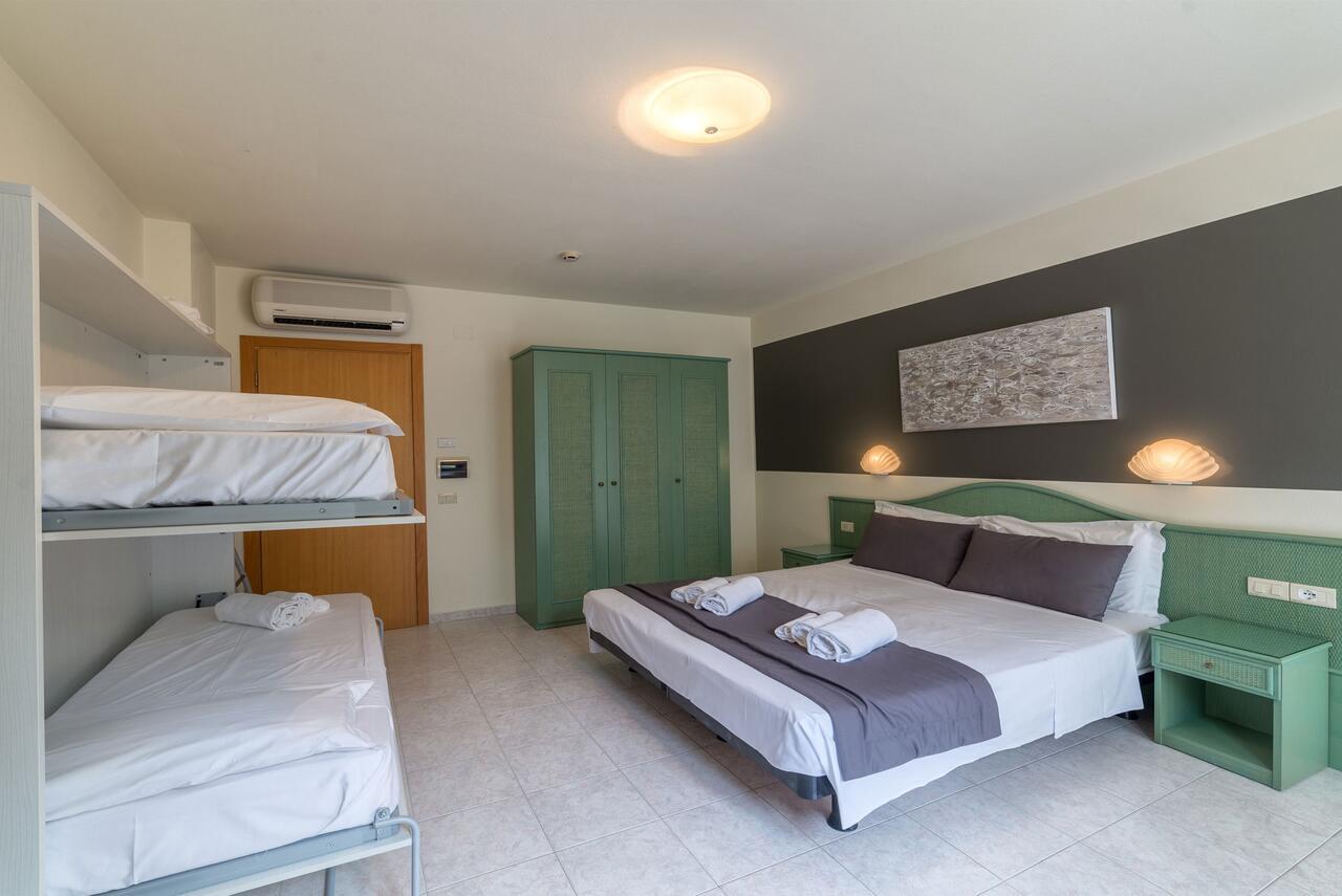 Quadruple Room,1087349656:JPEG