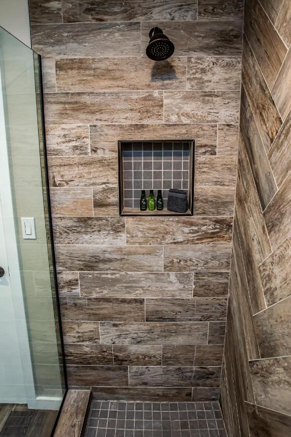 QUEEN MURPHY BED ROOM