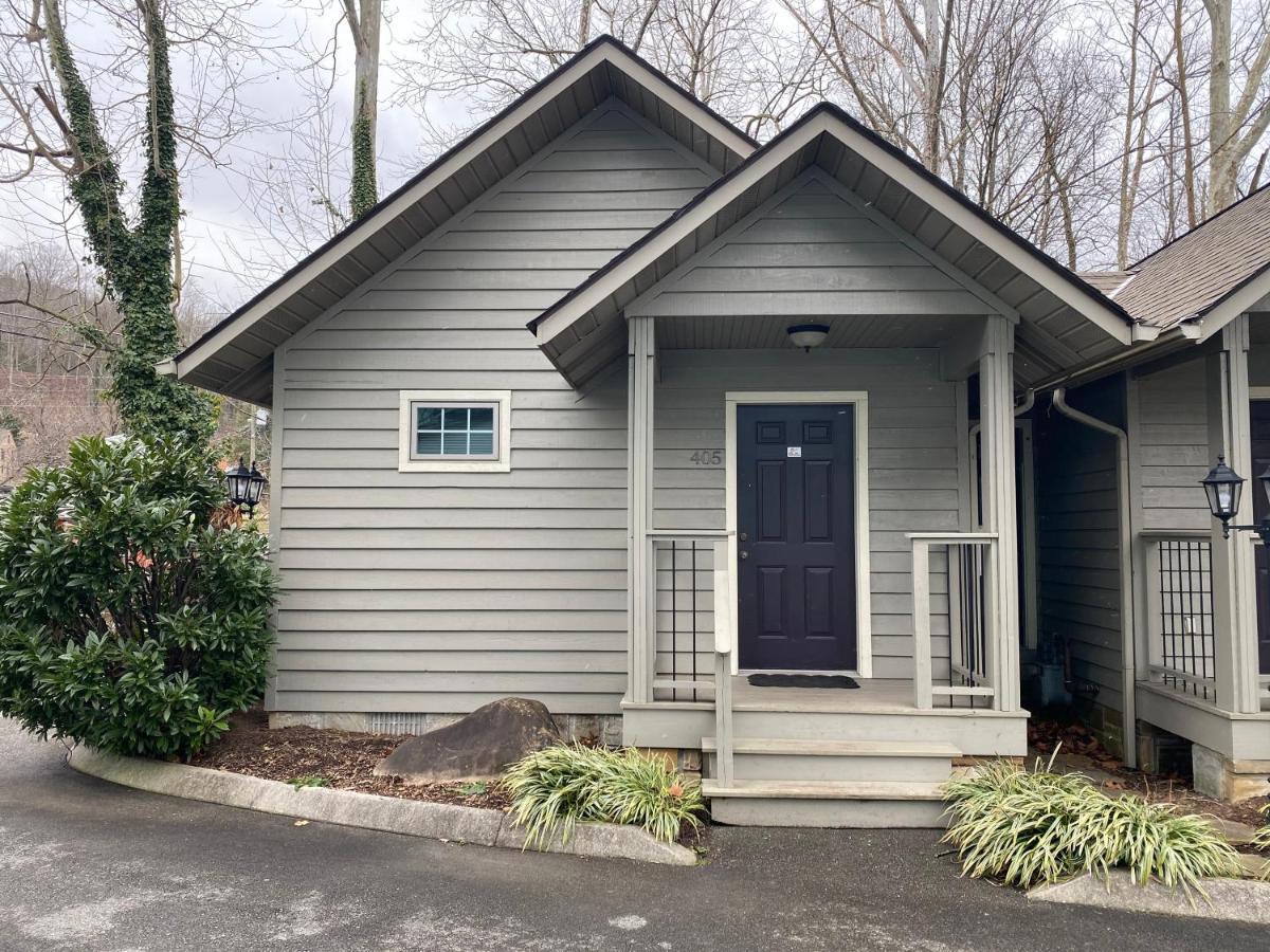 One Bedroom Cottages Kitchen Fireplace & Private Balcony on stream