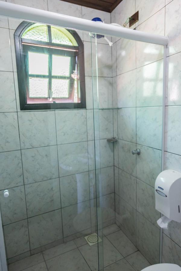Quarto Triplo com Banheiro Privativo