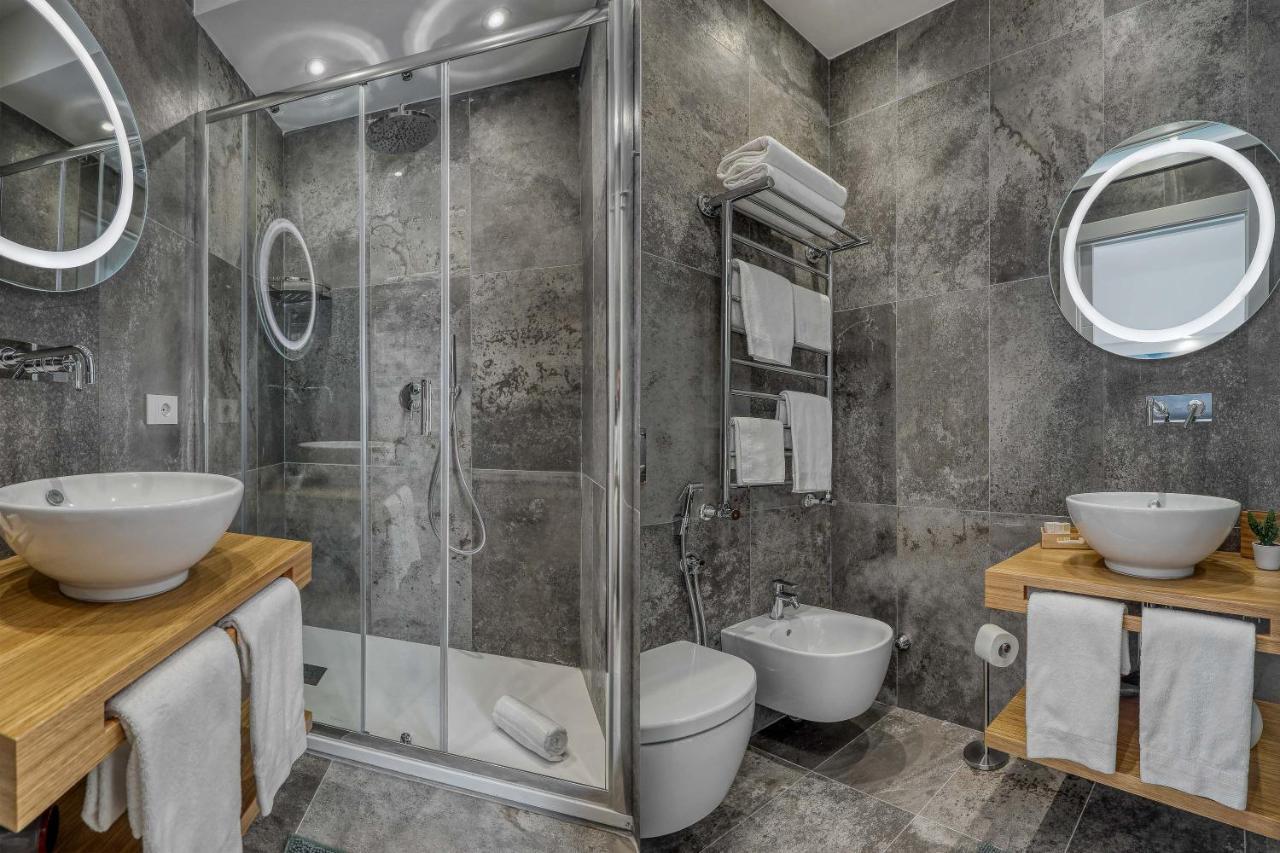 Twin Room Private Bathroom