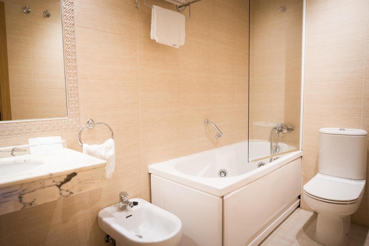Superior Double or Twin Room Hydromassage Bath
