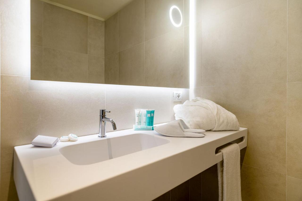 Suite with Sea View and Beach Access,1067236291:JPEG