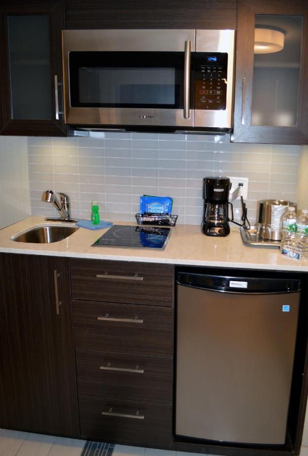 Queen Suite Kitchen