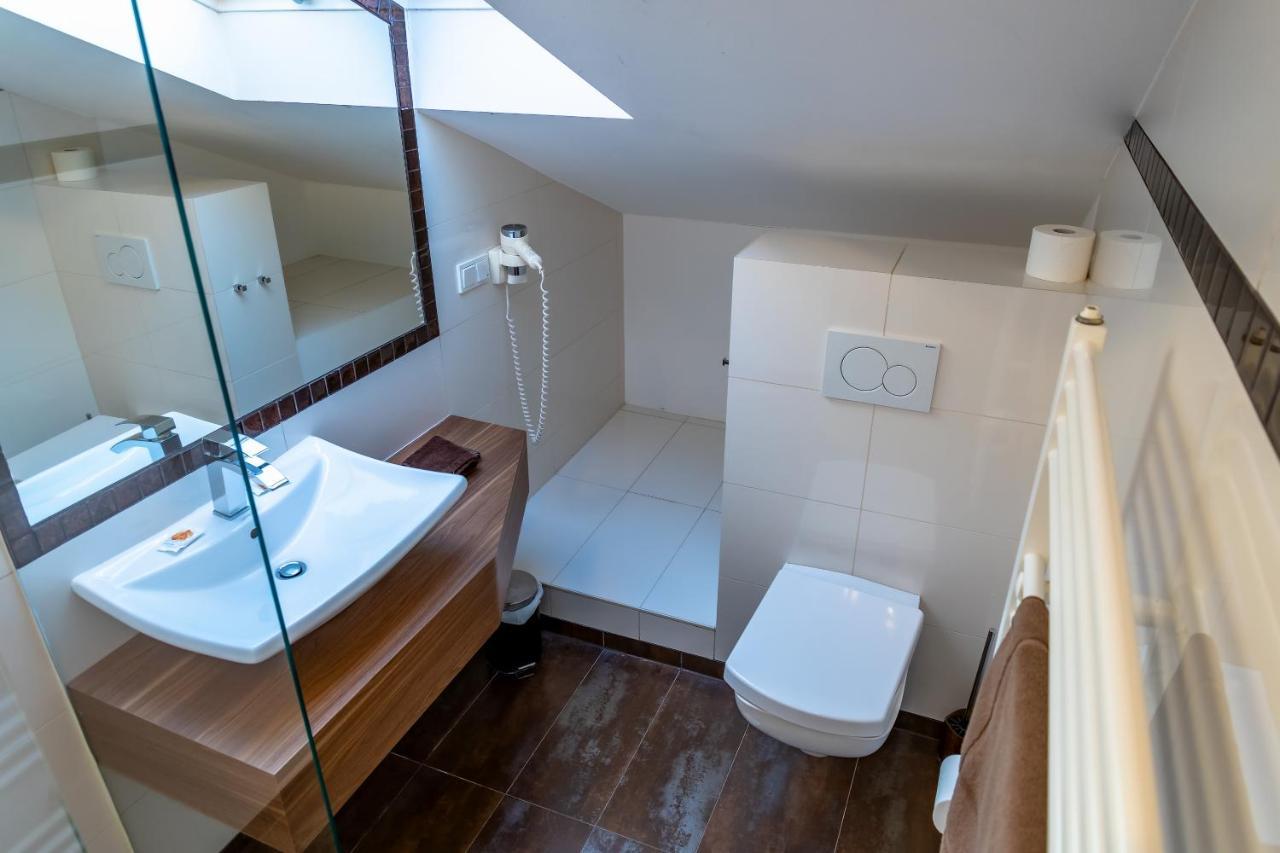 Double Room B5