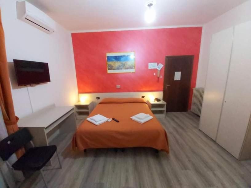 Basic Triple Room,1068555337:JPEG