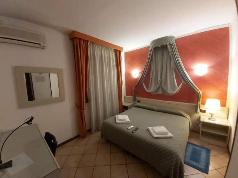 Double Room,1068557266:JPEG
