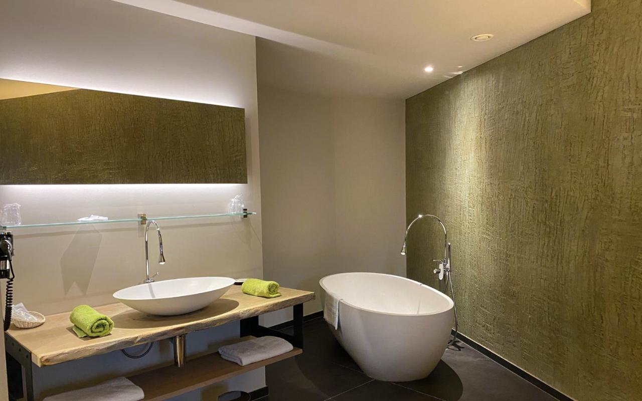 Deluxe Double Room Bath