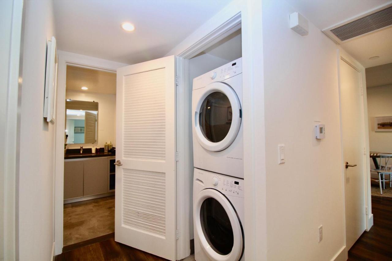 Two-Bedroom City Suite Balcony,1069873336:JPEG