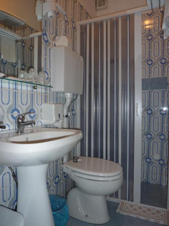 Single Room,989004436:JPEG