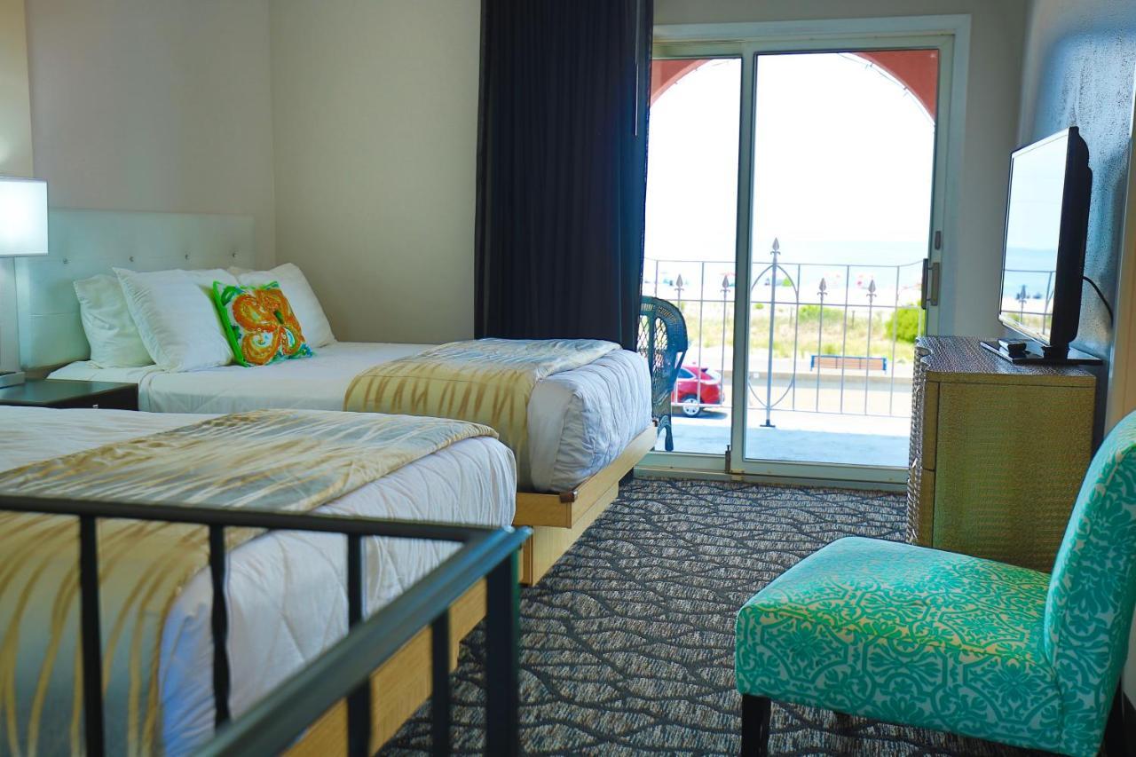 E-4 Oceanfront Bi-Level with Two Queen Beds & One Sofa Bed,1070043541:JPEG