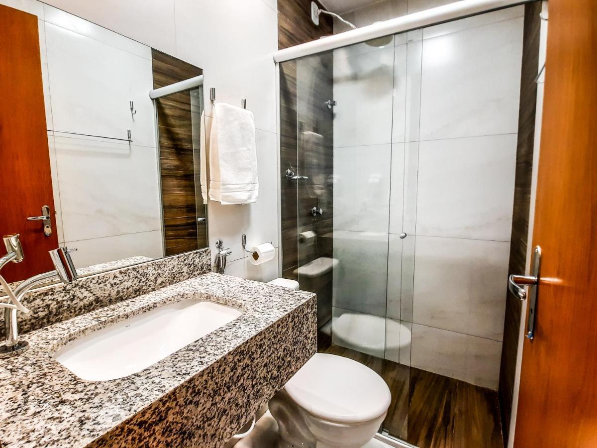 Deluxe Double Room Shower